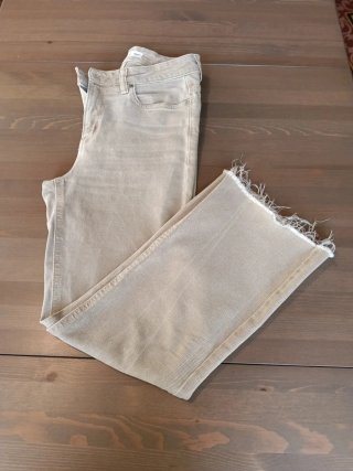 Pantalón tejano beige recto tobillero