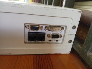 Monitor retráctil motorizado Soltec blanco