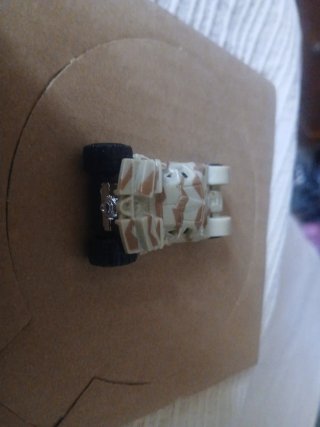 Hot Wheels Carro de Combate Camuflado