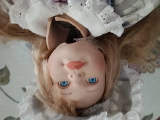 Muñeca de porcelana antigua