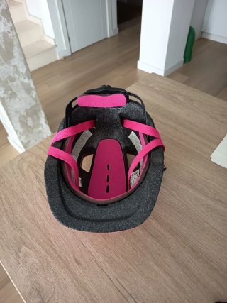Casco de bici rosa infantil