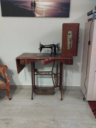 Máquina de coser Wertheim antigua