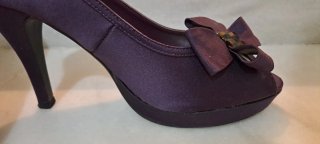Tacones morados para ceremonia