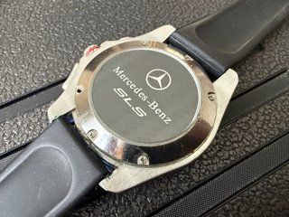 Reloj Mercedes-Benz SLS.