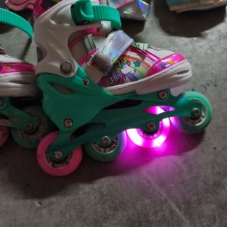 Patines unicornio y protecciones Talla 30/33 ajust