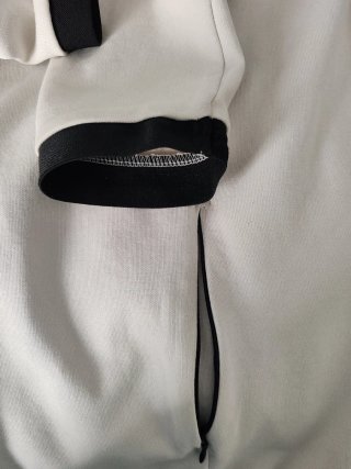 Chaqueta Zara Blanca con Cremallera Negra