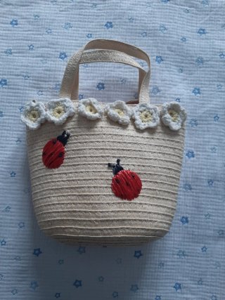 Bolso de rafia para niña con mariquitas