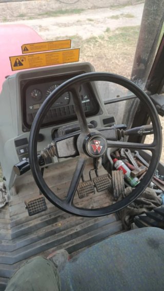 Tractor Massey Ferguson 8110