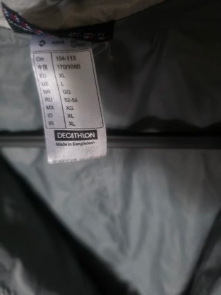 Chaqueta gris acolchada