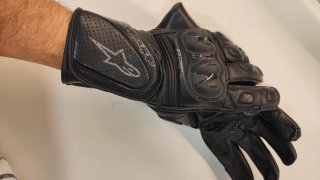 Guantes nuevos. Moto.