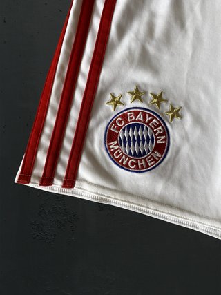 Adidas Bayern Munich shorts blanco 3 stripes