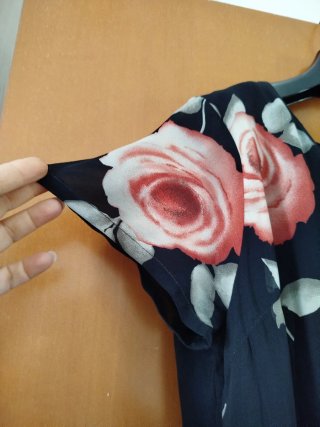 Vestito longuette nero a fiori