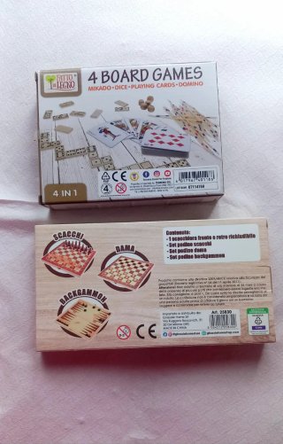 Scacchi e giochi da tavolo in legno più le carte