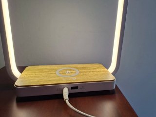 Lámpara LED con Cargador .