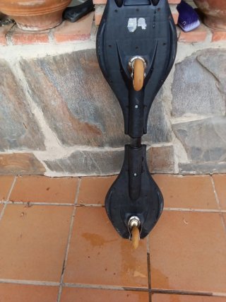 Patinete de dos ruedas con diseño