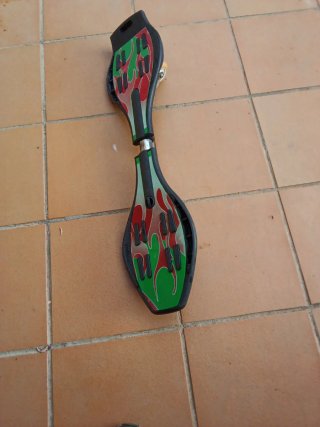 Patinete de dos ruedas con diseño