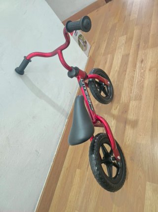 Bicicleta de equilibrio roja Chicco