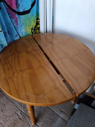 Conjunto de mesas y sillas cocina madera rústica