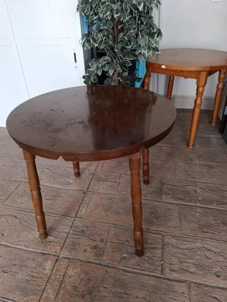 Conjunto de mesas y sillas cocina madera rústica