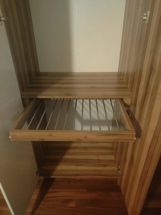 Armario grande madera y blanco