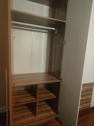 Armario grande madera y blanco