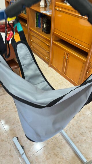 Grua articulable para personas mayores