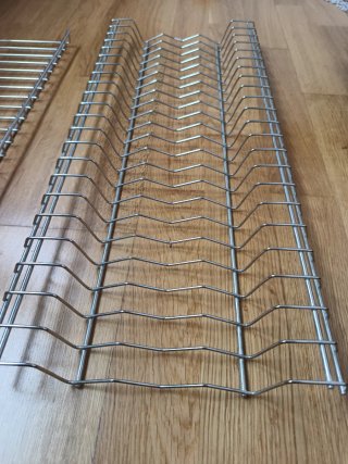 Estanterías para platos y vasos de metal