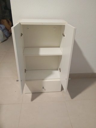 Mueble pequeño colgante de madera