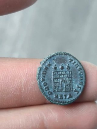 Moneda Romana Licinio Puerta Campamento