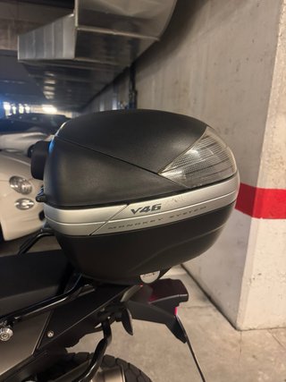 Baúl Moto Givi V46 Monokey Negro/Plata