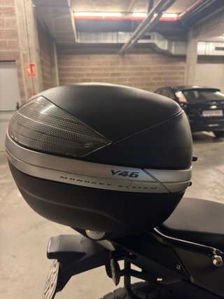 Baúl Moto Givi V46 Monokey Negro/Plata