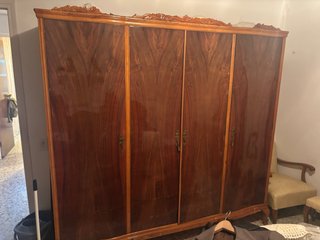 Armario antiguo de madera