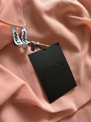 Vestido de invitada Wild Pony talla S con capa
