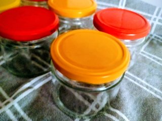 6 Tarros de Vidrio con Tapas de Colores vibrantes