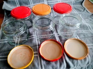 6 Tarros de Vidrio con Tapas de Colores vibrantes