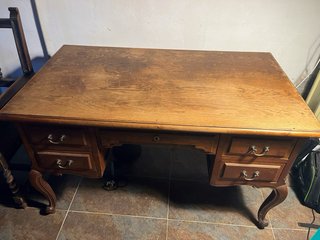 Antiguo Escritorio y 2 sillas madera maciza