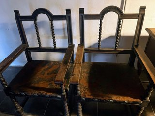 Antiguo Escritorio y 2 sillas madera maciza