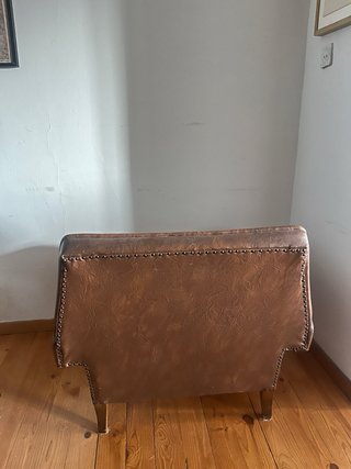 2 Sillones de Piel Marrón y reposapiés