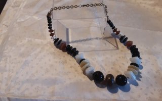 Collana perline nere e marroni