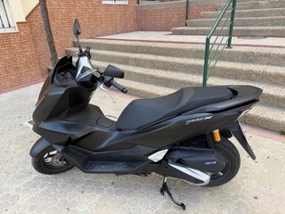 Honda PCX 125 DX Negra - Maxi Scooter Automática