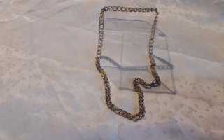 Collana a catena color oro e beige