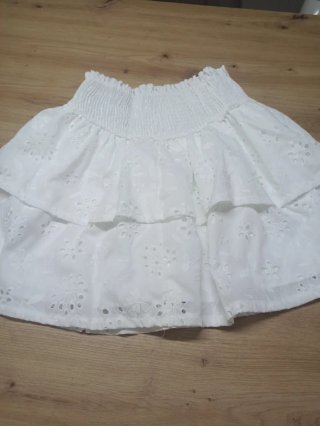 Falda blanca volantes. Talla 12