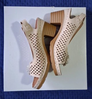 Sandali donna beige con fiore