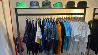 Lote Streetwear: 120 prendas (Camisas, T, Gorras)