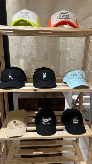 Lote Streetwear: 120 prendas (Camisas, T, Gorras)
