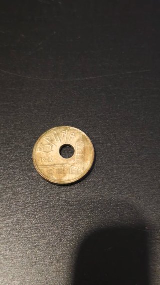 Moneda 25 Pesetas con Agujero de lado
