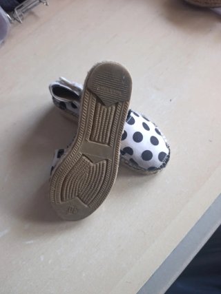 Alpargatas sandalias niña lunares. Talla 30