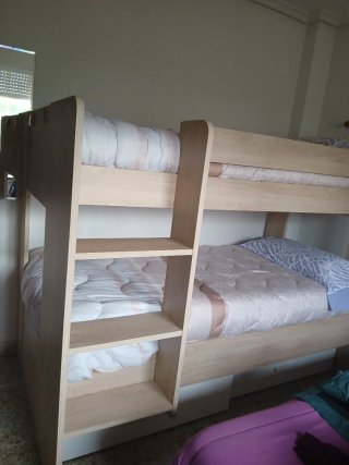 Cama litera con colchones