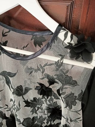 Blusa Festa Flores Pretas