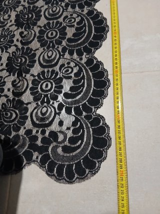 Mantilla de encaje negro floral